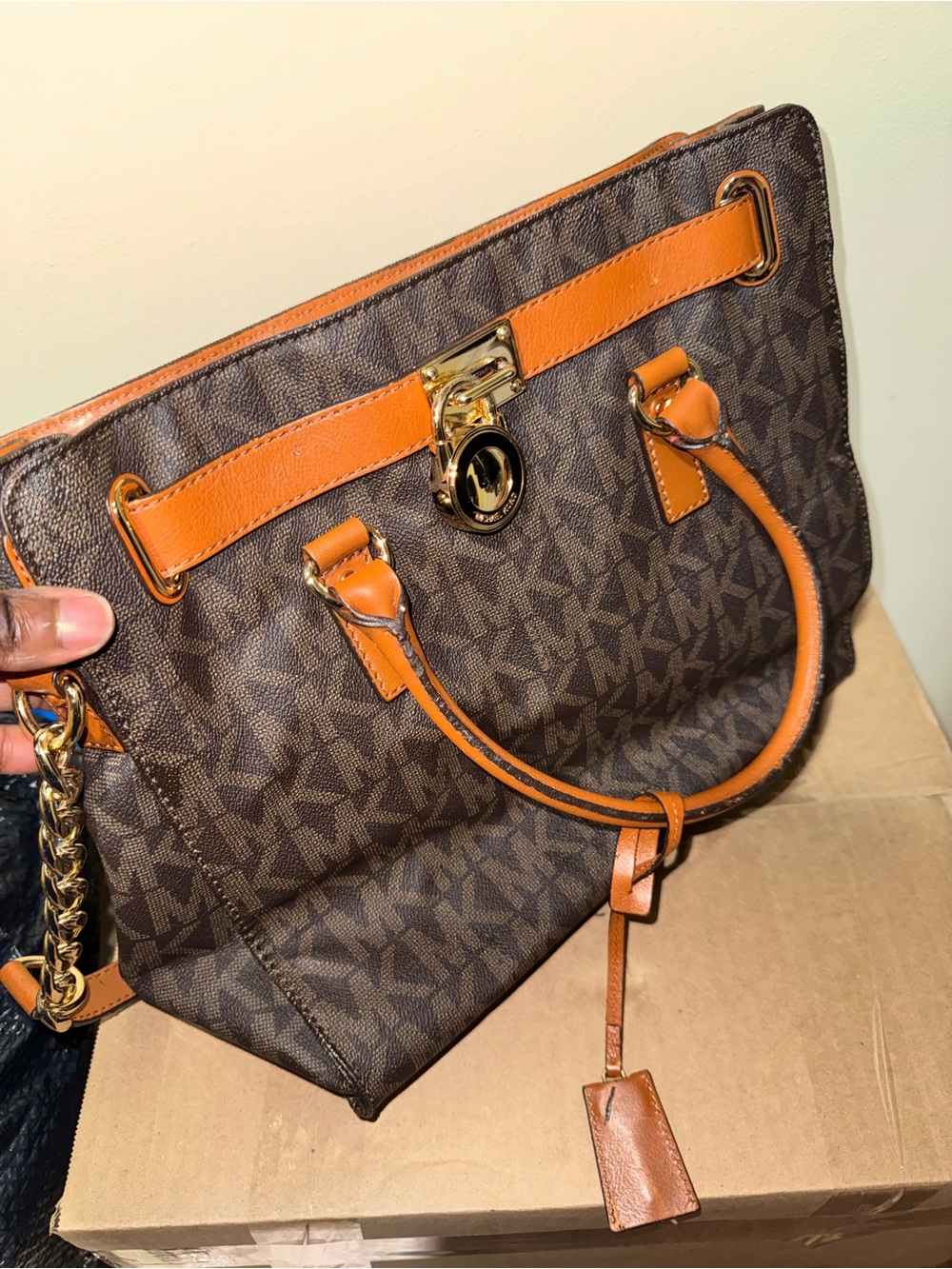 Michael Kors Hamilton East West Brown Logo Satchel Bag - Picture 3 of 6